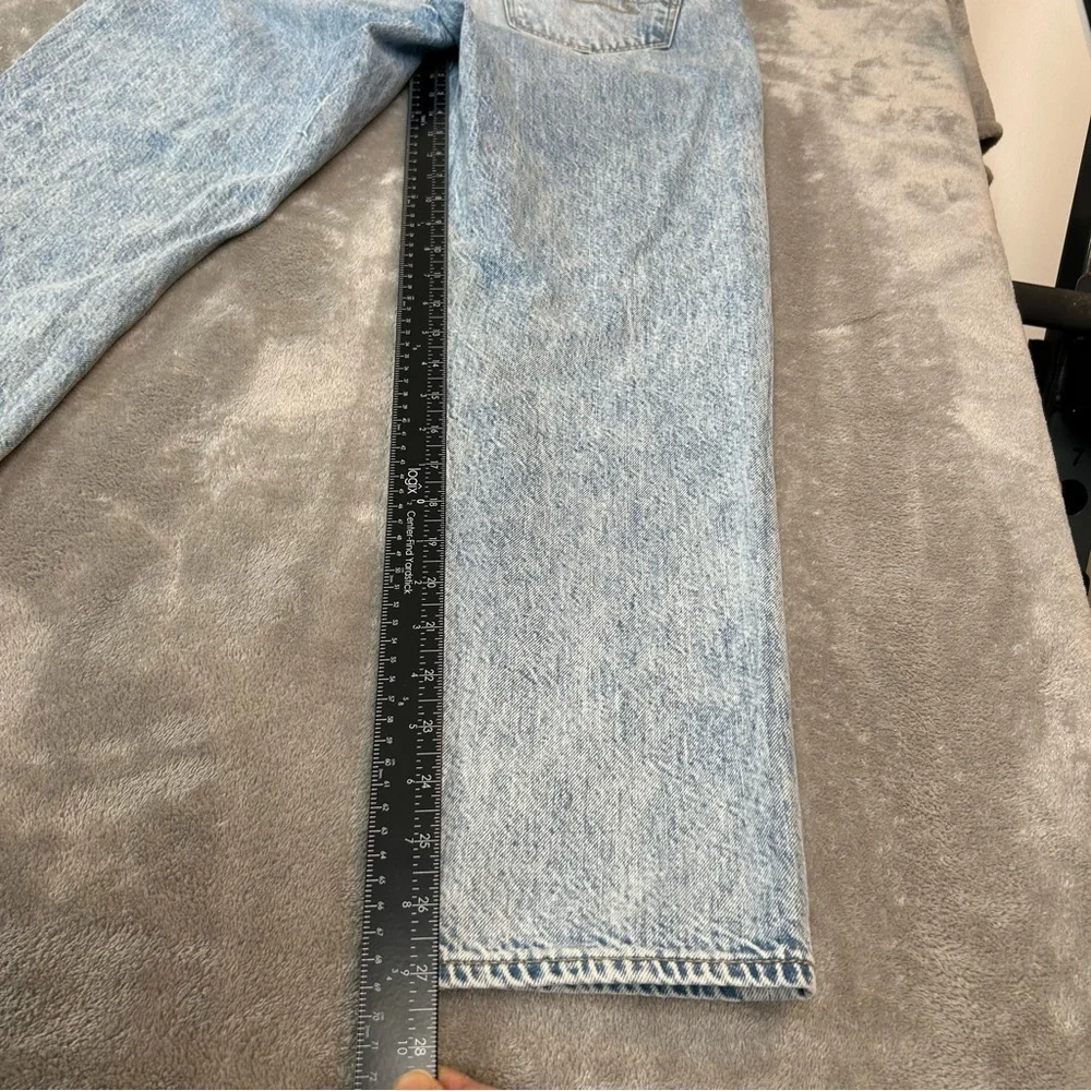 American Eagle Women's Jeans Light Wash‎ Mom Jean Distressed Color Blue Size 6 - Picture 12 of 16